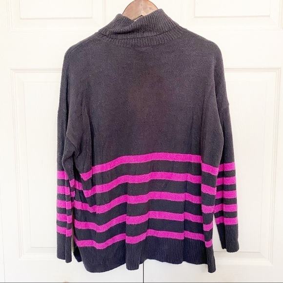 Vince Camuto NWOT Gray Striped Mockneck Sweater - Picture 7 of 8